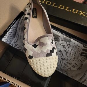 Goldluxe “Chapeau” slip-on flats in a modern black, gray, and white Size 10
